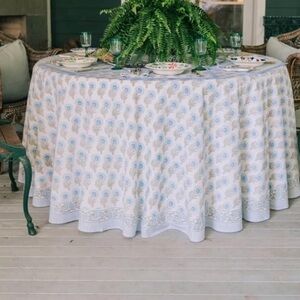 4 Julia amory table cloths